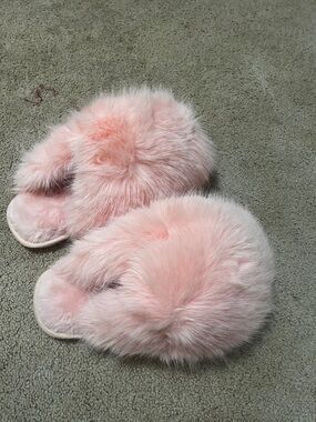 Plush Pink Faux Fur Women's Slippers